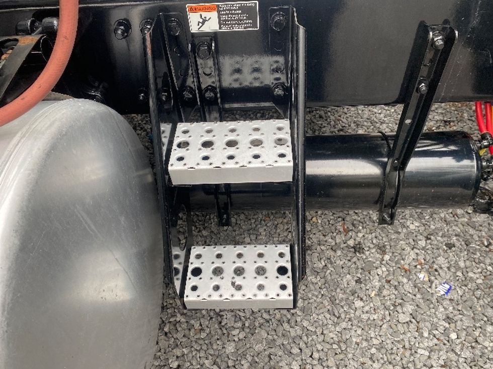 Day Cab Tractor-Heavy Duty Tractors-Freightliner-2021-T12664ST-Cleveland-TN-153,409\n\t\tmiles-$ 73,250 - Image 17