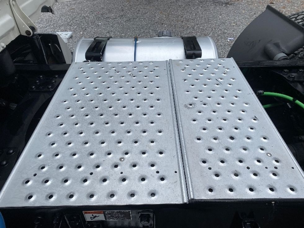 Day Cab Tractor-Heavy Duty Tractors-Freightliner-2021-T12664ST-Cleveland-TN-153,409\n\t\tmiles-$ 73,250 - Image 18