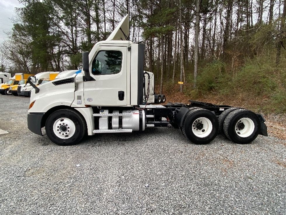 Day Cab Tractor-Heavy Duty Tractors-Freightliner-2021-T12664ST-Cleveland-TN-153,409\n\t\tmiles-$ 73,250 - Image 4