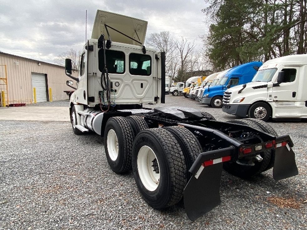 Day Cab Tractor-Heavy Duty Tractors-Freightliner-2021-T12664ST-Cleveland-TN-153,409\n\t\tmiles-$ 73,250 - Image 5
