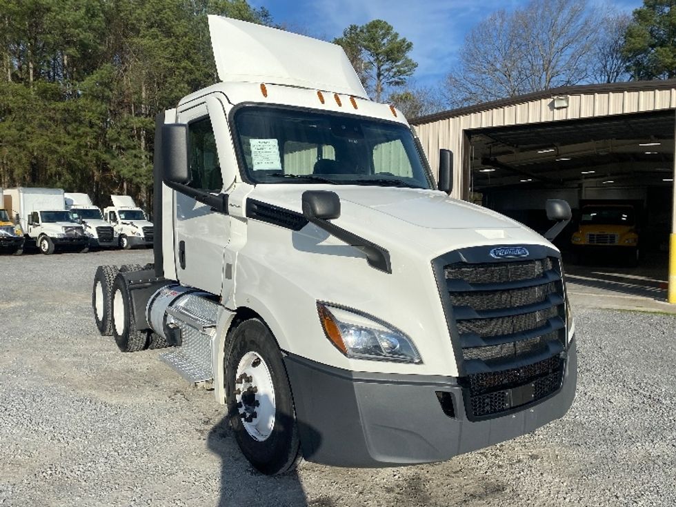 Day Cab Tractor-Heavy Duty Tractors-Freightliner-2021-T12664ST-Cleveland-TN-167,019\n\t\tmiles-$ 72,250 - Image 1