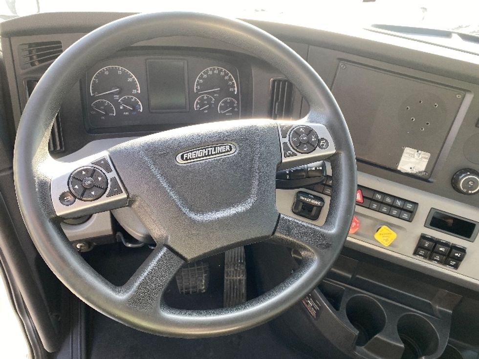 Day Cab Tractor-Heavy Duty Tractors-Freightliner-2021-T12664ST-Cleveland-TN-167,019\n\t\tmiles-$ 72,250 - Image 11
