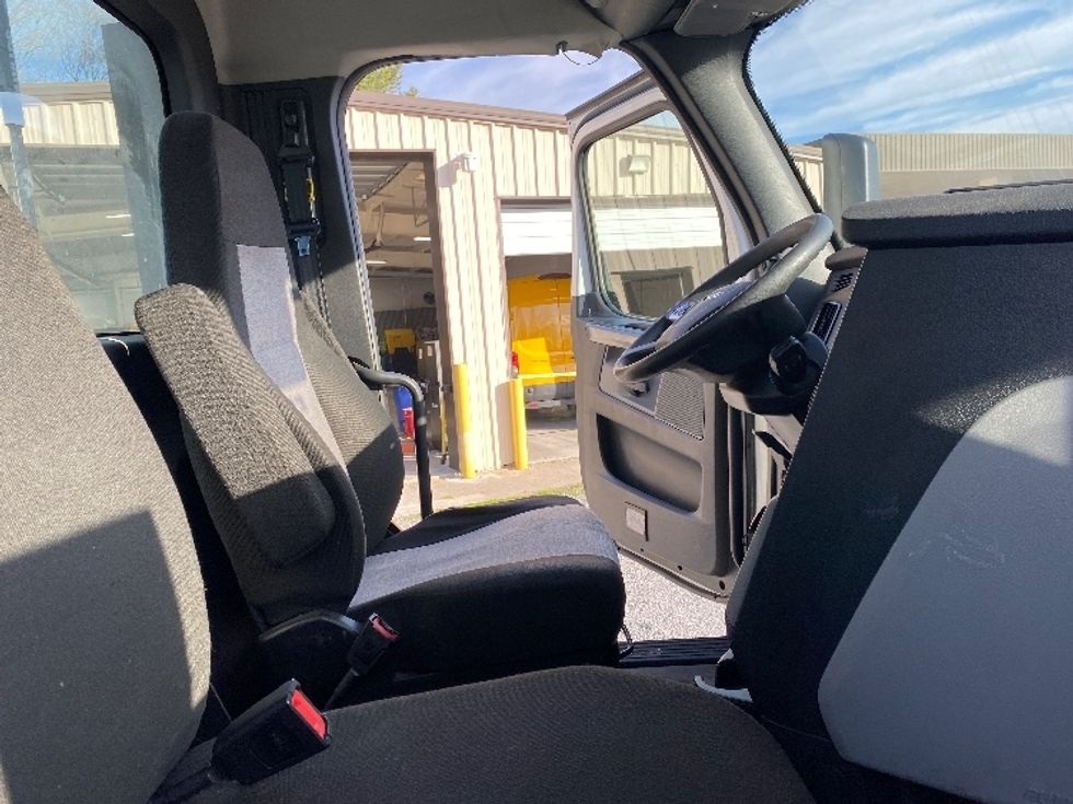 Day Cab Tractor-Heavy Duty Tractors-Freightliner-2021-T12664ST-Cleveland-TN-167,019\n\t\tmiles-$ 72,250 - Image 14