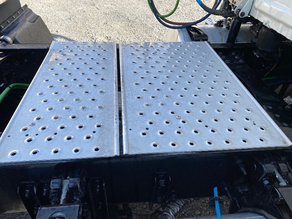 Day Cab Tractor-Heavy Duty Tractors-Freightliner-2021-T12664ST-Cleveland-TN-167,019\n\t\tmiles-$ 72,250 - Image 17