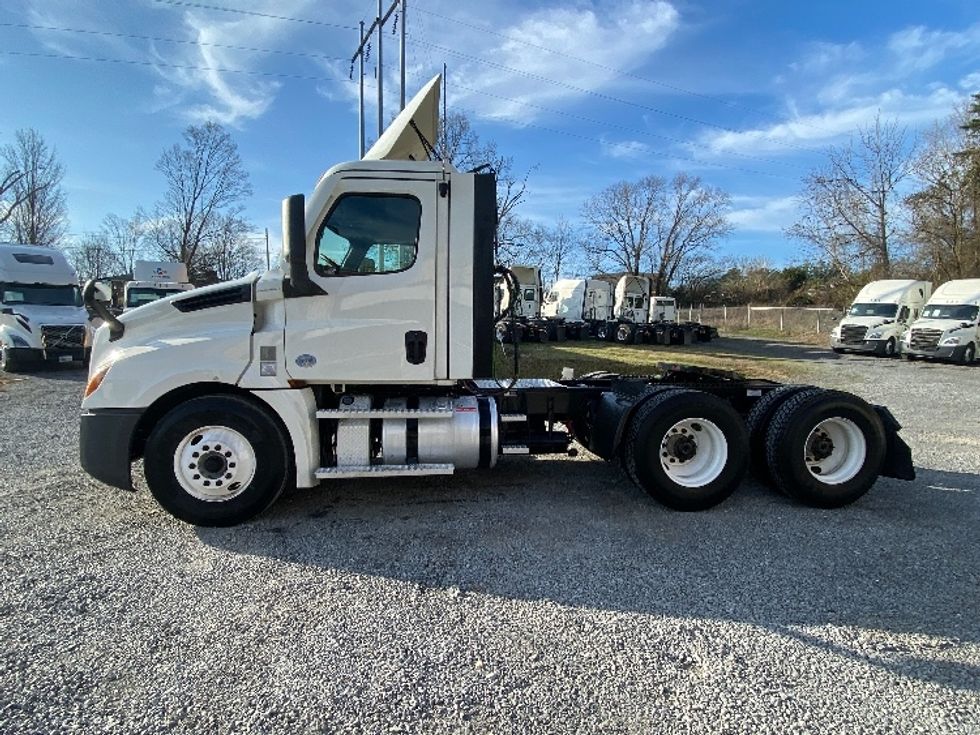 Day Cab Tractor-Heavy Duty Tractors-Freightliner-2021-T12664ST-Cleveland-TN-167,019\n\t\tmiles-$ 72,250 - Image 4
