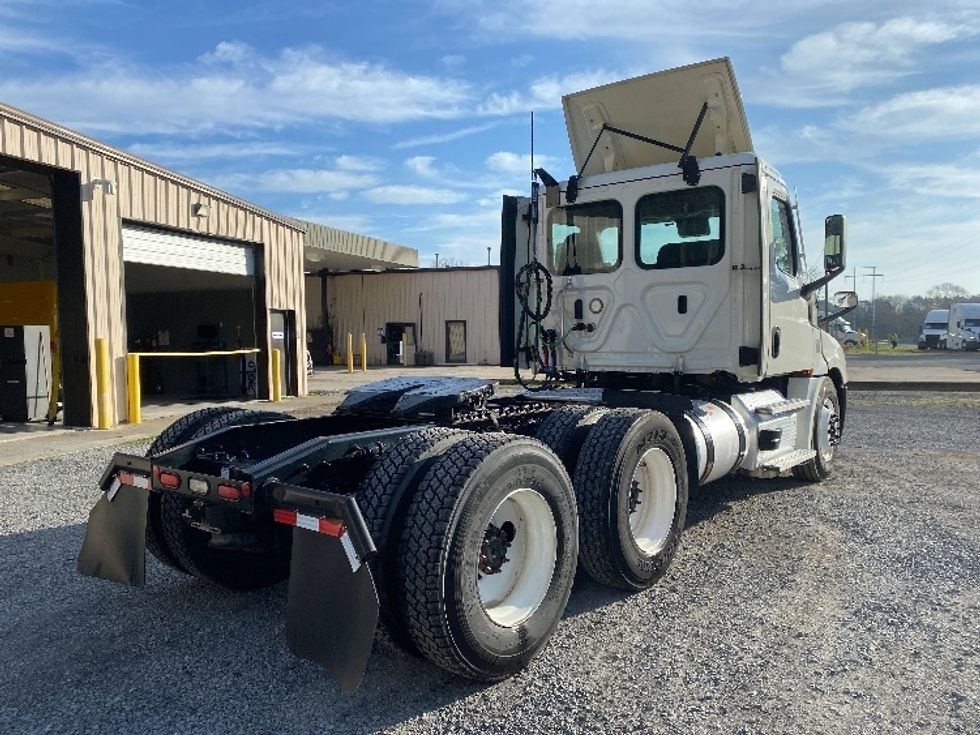 Day Cab Tractor-Heavy Duty Tractors-Freightliner-2021-T12664ST-Cleveland-TN-167,019\n\t\tmiles-$ 72,250 - Image 7