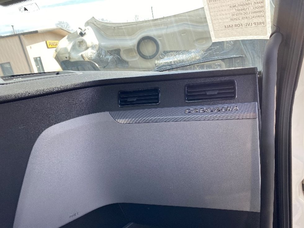 Day Cab Tractor-Heavy Duty Tractors-Freightliner-2021-T12664ST-Cleveland-TN-203,466\n\t\tmiles-$ 70,000 - Image 13