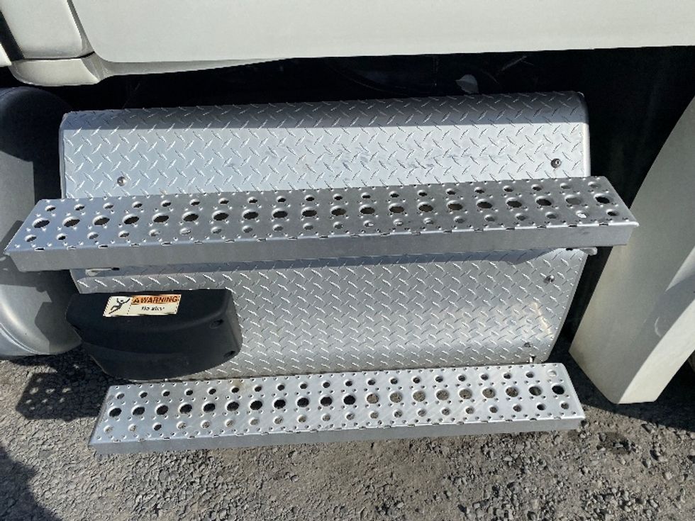 Day Cab Tractor-Heavy Duty Tractors-Freightliner-2021-T12664ST-Cleveland-TN-203,466\n\t\tmiles-$ 70,000 - Image 17