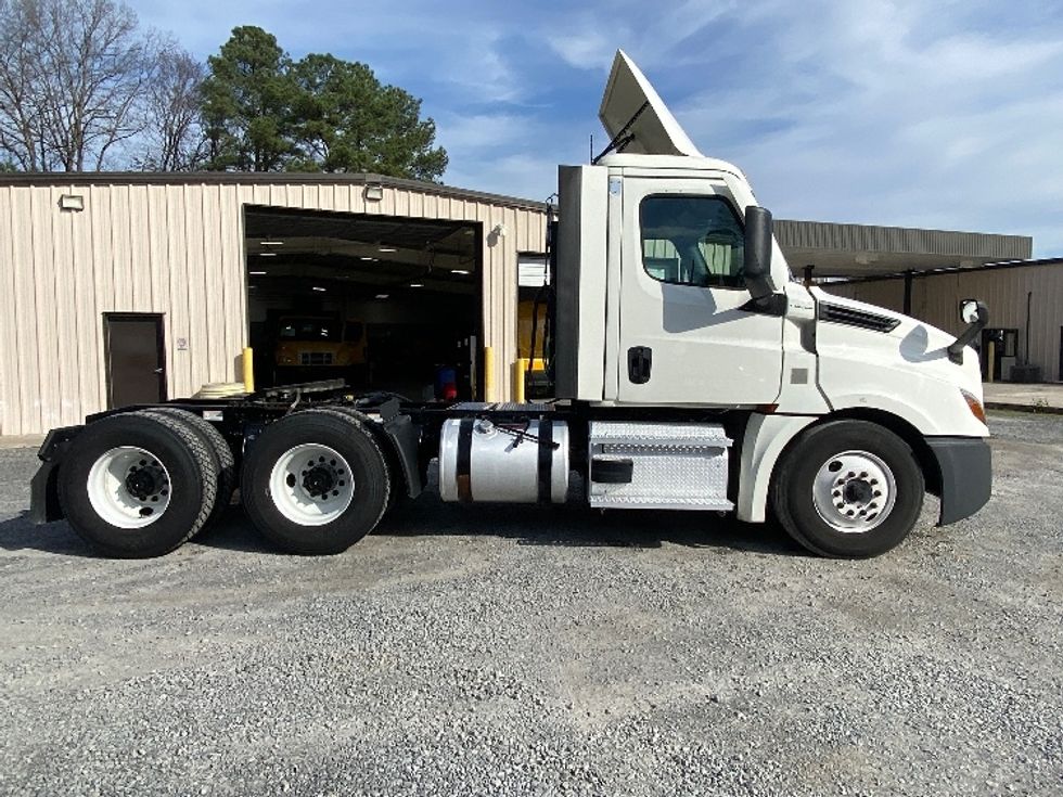 Day Cab Tractor-Heavy Duty Tractors-Freightliner-2021-T12664ST-Cleveland-TN-203,466\n\t\tmiles-$ 70,000 - Image 8