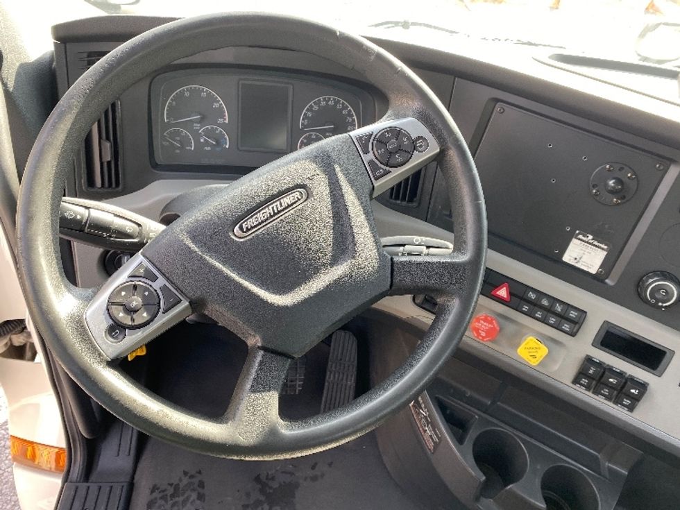 Day Cab Tractor-Heavy Duty Tractors-Freightliner-2021-T12664ST-Cleveland-TN-203,466\n\t\tmiles-$ 71,000 - Image 11