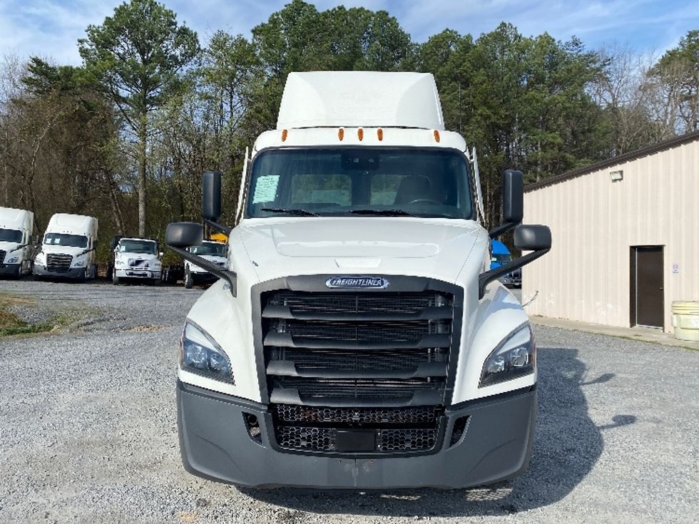 Day Cab Tractor-Heavy Duty Tractors-Freightliner-2021-T12664ST-Cleveland-TN-203,466\n\t\tmiles-$ 71,000 - Image 2