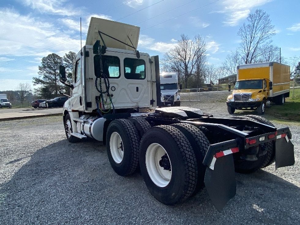 Day Cab Tractor-Heavy Duty Tractors-Freightliner-2021-T12664ST-Cleveland-TN-203,466\n\t\tmiles-$ 71,000 - Image 5