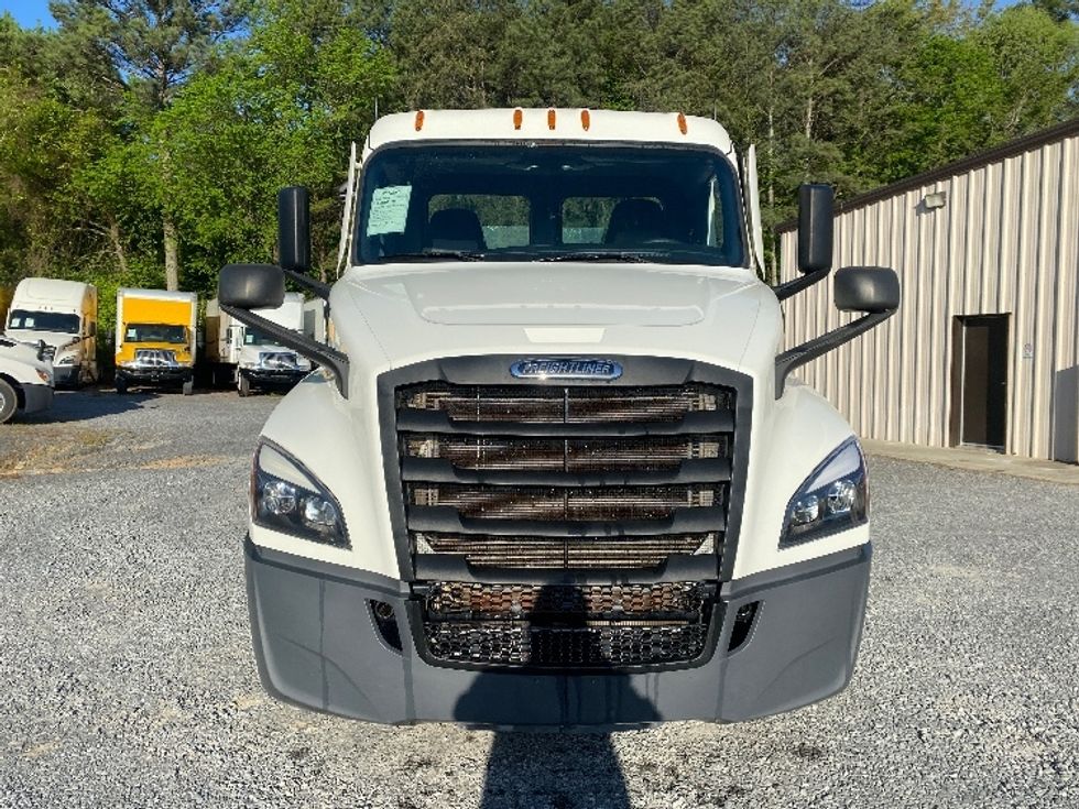Day Cab Tractor-Heavy Duty Tractors-Freightliner-2021-T12664ST-Cleveland-TN-216,860\n\t\tmiles-$ 64,000 - Image 2