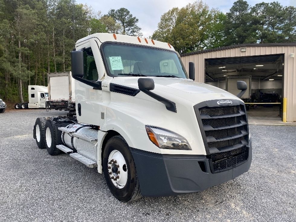 Day Cab Tractor-Heavy Duty Tractors-Freightliner-2021-T12664ST-Cleveland-TN-253,317\n\t\tmiles-$ 61,250 - Image 1