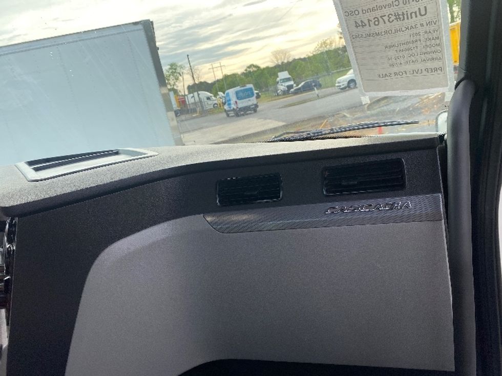 Day Cab Tractor-Heavy Duty Tractors-Freightliner-2021-T12664ST-Cleveland-TN-253,317\n\t\tmiles-$ 61,250 - Image 13