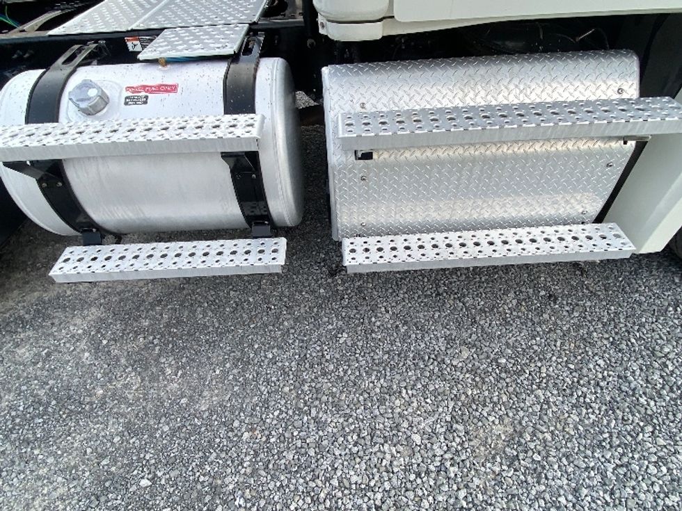 Day Cab Tractor-Heavy Duty Tractors-Freightliner-2021-T12664ST-Cleveland-TN-253,317\n\t\tmiles-$ 61,250 - Image 17