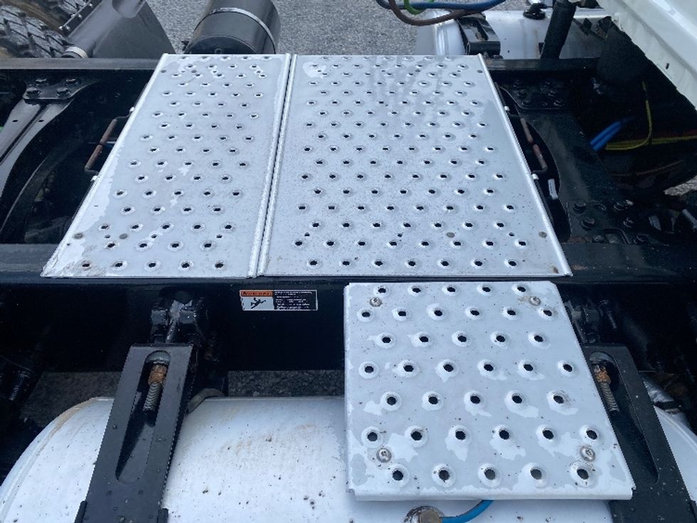 Day Cab Tractor-Heavy Duty Tractors-Freightliner-2021-T12664ST-Cleveland-TN-253,317\n\t\tmiles-$ 61,250 - Image 18