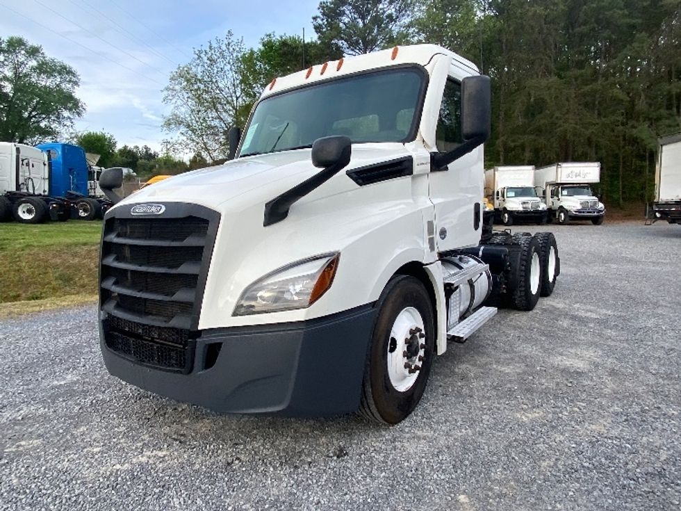 Day Cab Tractor-Heavy Duty Tractors-Freightliner-2021-T12664ST-Cleveland-TN-253,317\n\t\tmiles-$ 61,250 - Image 3