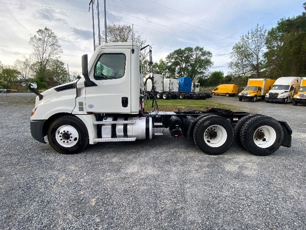 Day Cab Tractor-Heavy Duty Tractors-Freightliner-2021-T12664ST-Cleveland-TN-253,317\n\t\tmiles-$ 61,250 - Image 4