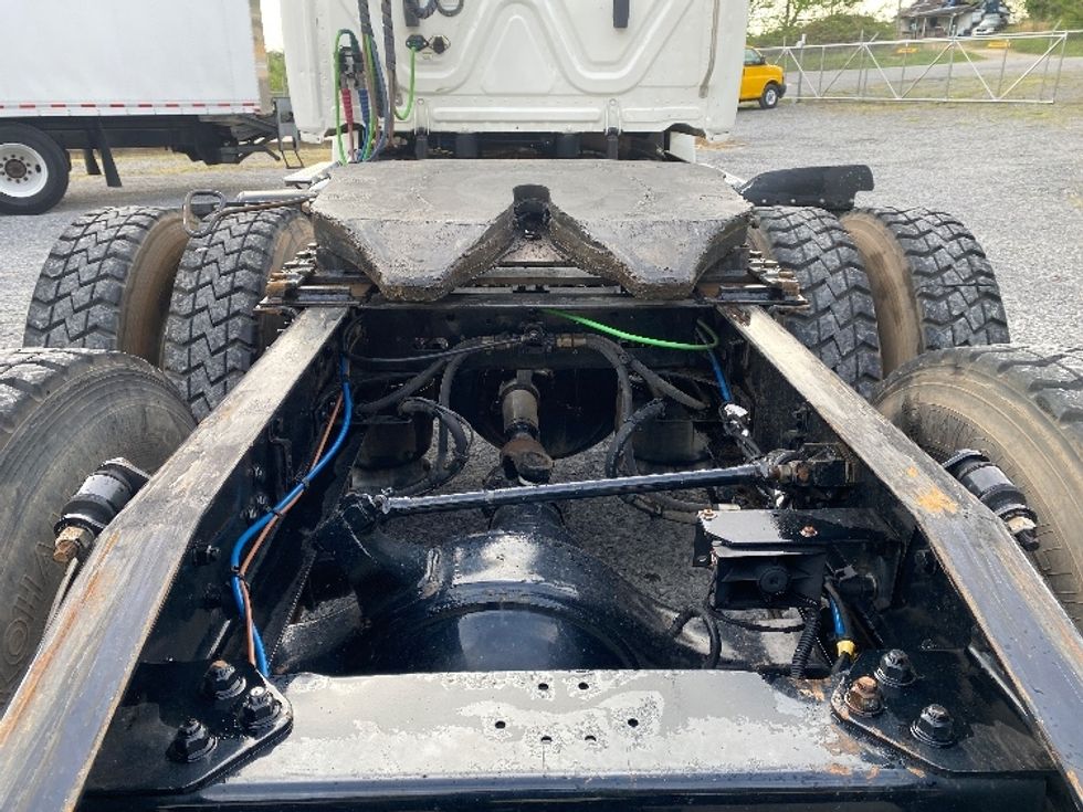 Day Cab Tractor-Heavy Duty Tractors-Freightliner-2021-T12664ST-Cleveland-TN-253,317\n\t\tmiles-$ 61,250 - Image 6