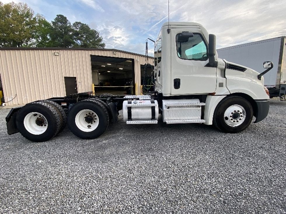 Day Cab Tractor-Heavy Duty Tractors-Freightliner-2021-T12664ST-Cleveland-TN-253,317\n\t\tmiles-$ 61,250 - Image 8