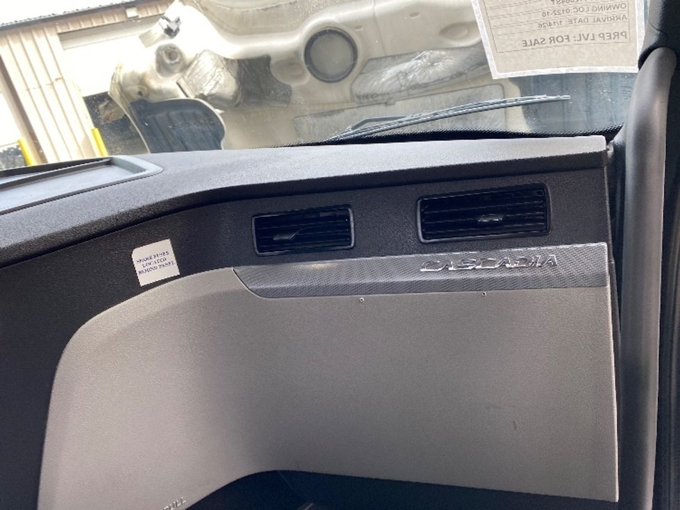 Day Cab Tractor-Heavy Duty Tractors-Freightliner-2021-T12664ST-Cleveland-TN-377,355\n\t\tmiles-$ 53,750 - Image 12