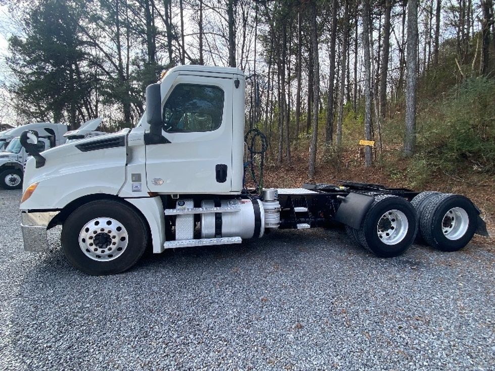 Day Cab Tractor-Heavy Duty Tractors-Freightliner-2021-T12664ST-Cleveland-TN-377,355\n\t\tmiles-$ 53,750 - Image 4