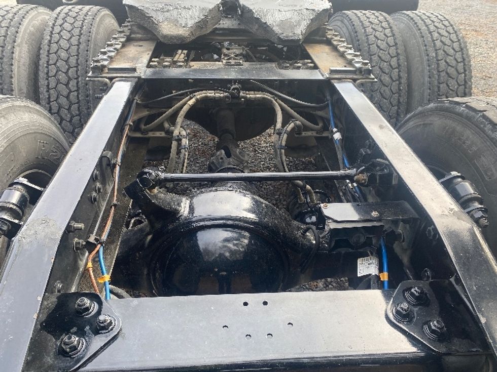 Day Cab Tractor-Heavy Duty Tractors-Freightliner-2021-T12664ST-Cleveland-TN-377,355\n\t\tmiles-$ 53,750 - Image 6