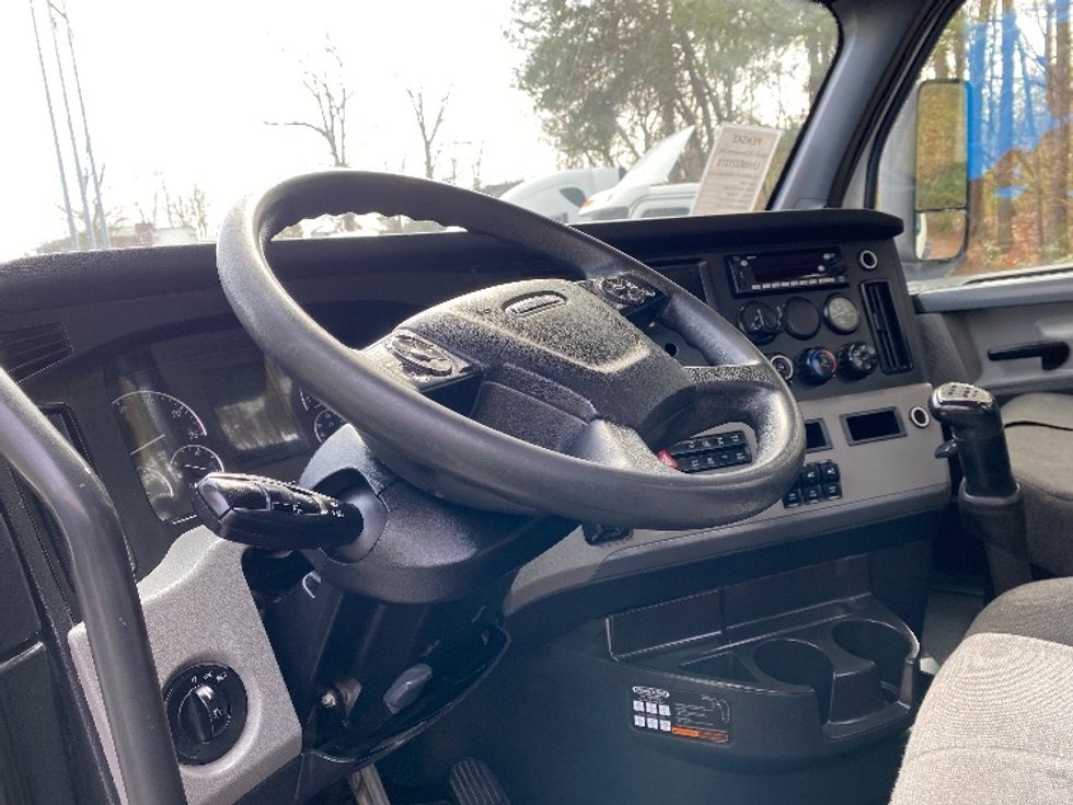 Day Cab Tractor-Heavy Duty Tractors-Freightliner-2021-T12664ST-Cleveland-TN-377,355\n\t\tmiles-$ 53,750 - Image 9