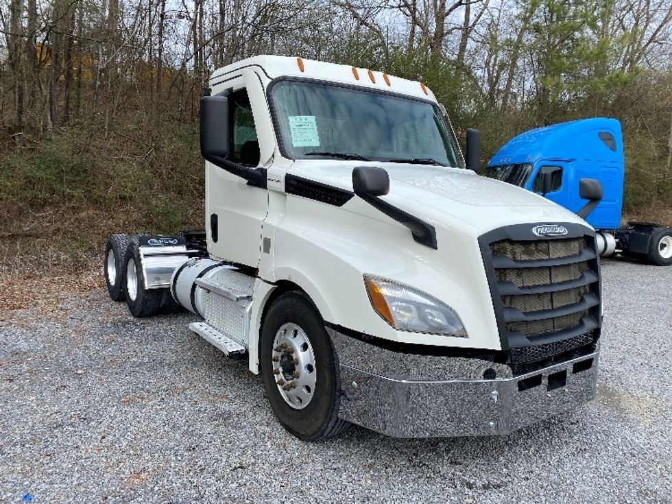 Day Cab Tractor-Heavy Duty Tractors-Freightliner-2021-T12664ST-Cleveland-TN-428,690\n\t\tmiles-$ 50,000 - Image 1