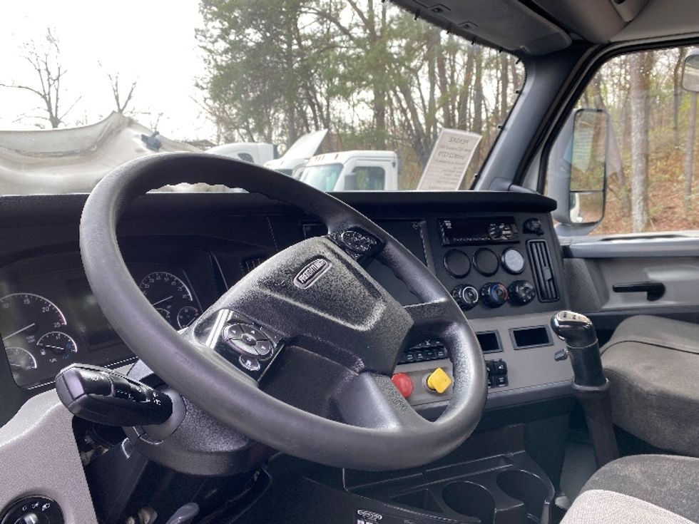 Day Cab Tractor-Heavy Duty Tractors-Freightliner-2021-T12664ST-Cleveland-TN-428,690\n\t\tmiles-$ 50,000 - Image 10