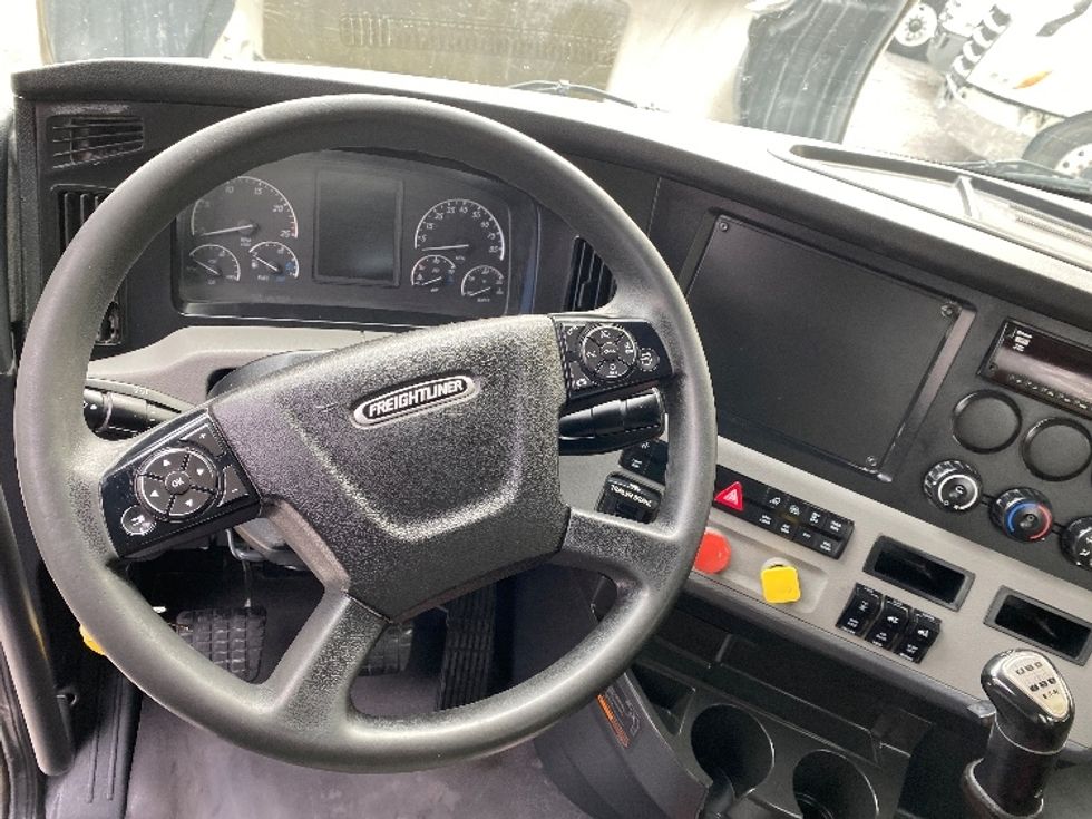 Day Cab Tractor-Heavy Duty Tractors-Freightliner-2021-T12664ST-Cleveland-TN-428,690\n\t\tmiles-$ 50,000 - Image 11