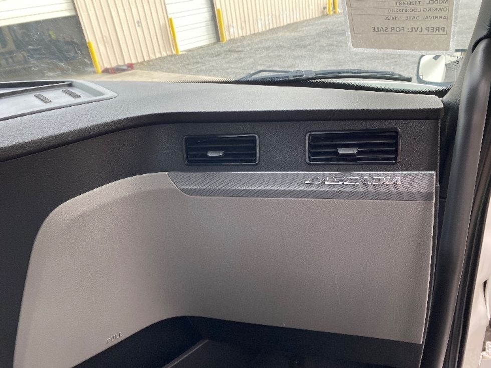 Day Cab Tractor-Heavy Duty Tractors-Freightliner-2021-T12664ST-Cleveland-TN-428,690\n\t\tmiles-$ 50,000 - Image 13