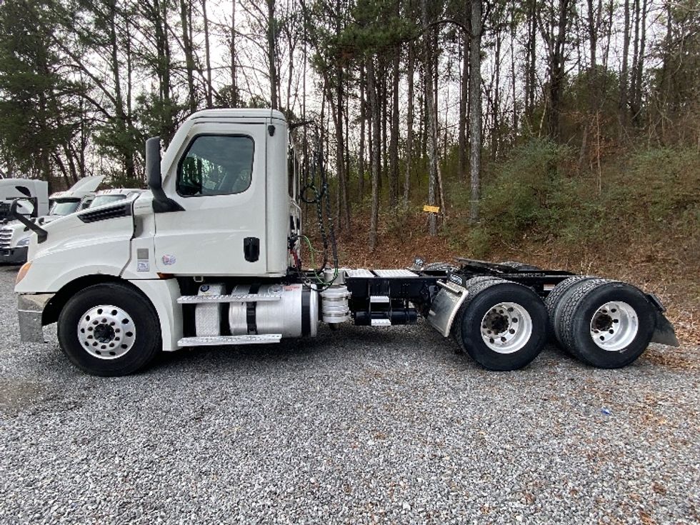 Day Cab Tractor-Heavy Duty Tractors-Freightliner-2021-T12664ST-Cleveland-TN-428,690\n\t\tmiles-$ 50,000 - Image 4