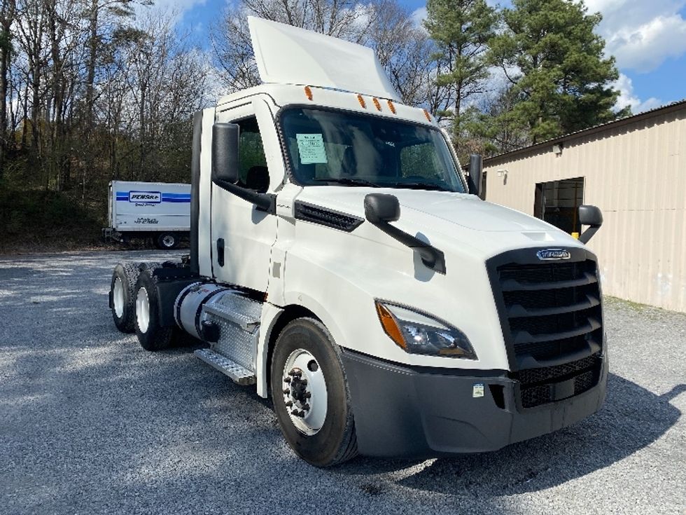 Day Cab Tractor-Heavy Duty Tractors-Freightliner-2021-T12664ST-Cleveland-TN-79,744\n\t\tmiles-$ 79,000 - Image 1