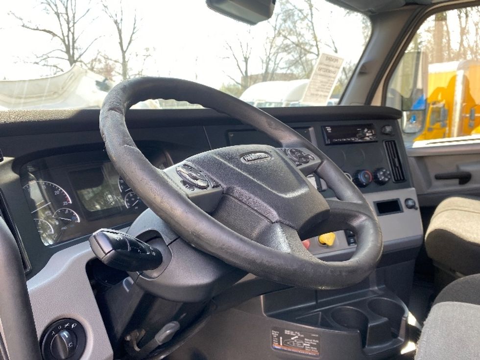 Day Cab Tractor-Heavy Duty Tractors-Freightliner-2021-T12664ST-Cleveland-TN-79,744\n\t\tmiles-$ 79,000 - Image 10