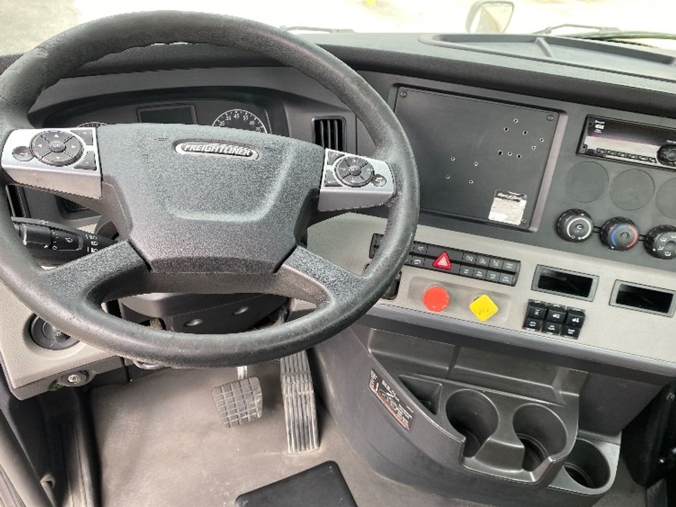 Day Cab Tractor-Heavy Duty Tractors-Freightliner-2021-T12664ST-Cleveland-TN-79,744\n\t\tmiles-$ 79,000 - Image 11