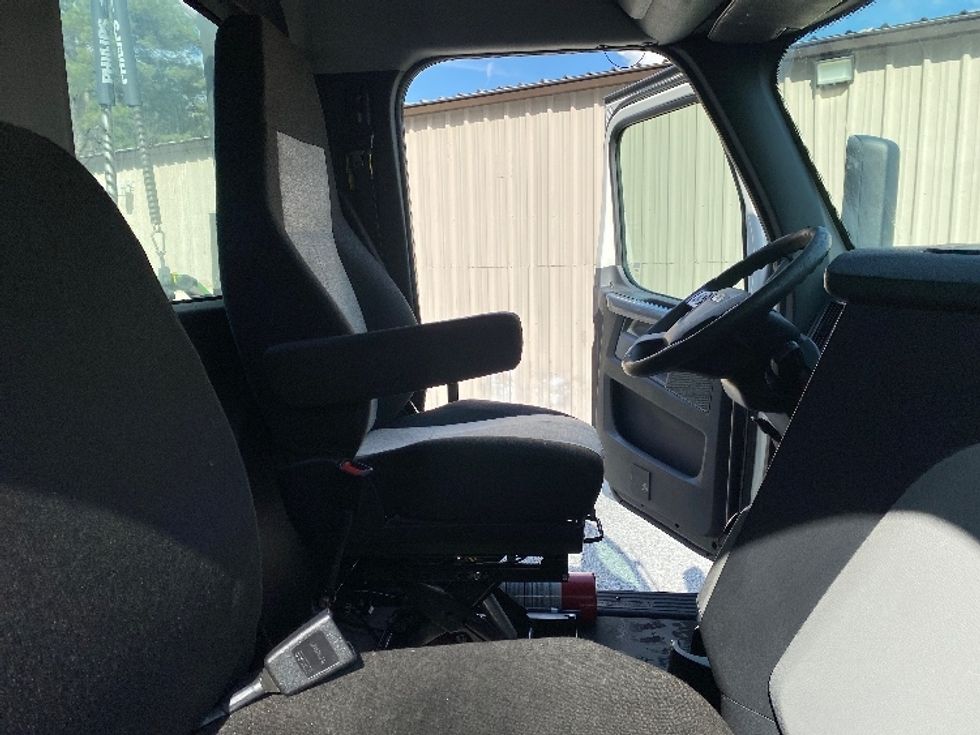 Day Cab Tractor-Heavy Duty Tractors-Freightliner-2021-T12664ST-Cleveland-TN-79,744\n\t\tmiles-$ 79,000 - Image 14