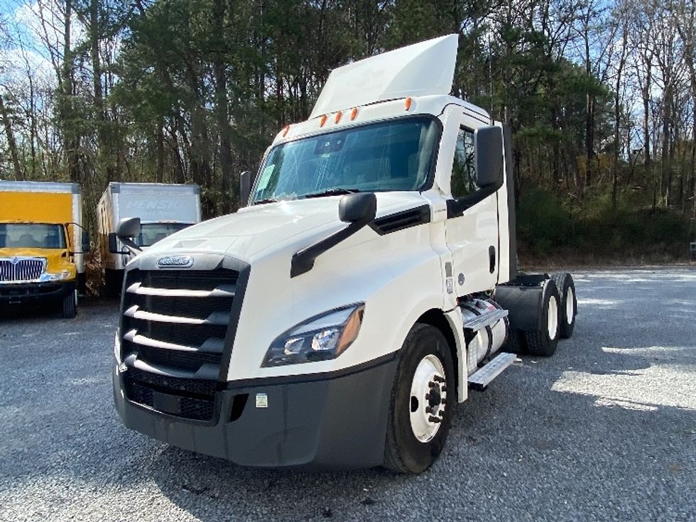 Day Cab Tractor-Heavy Duty Tractors-Freightliner-2021-T12664ST-Cleveland-TN-79,744\n\t\tmiles-$ 79,000 - Image 3