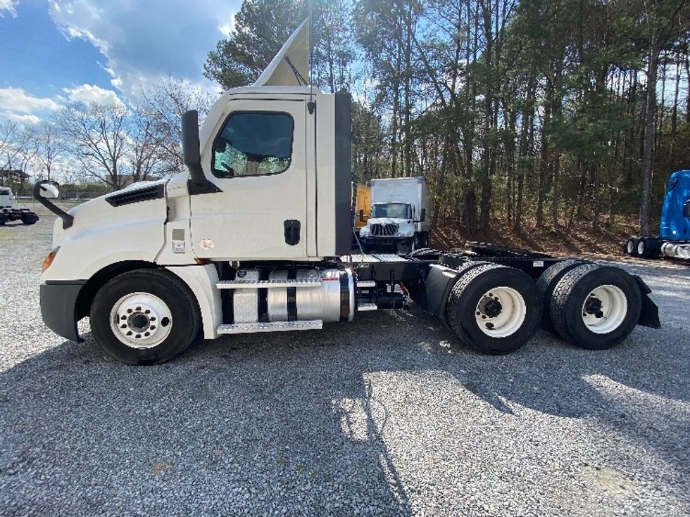 Day Cab Tractor-Heavy Duty Tractors-Freightliner-2021-T12664ST-Cleveland-TN-79,744\n\t\tmiles-$ 79,000 - Image 4