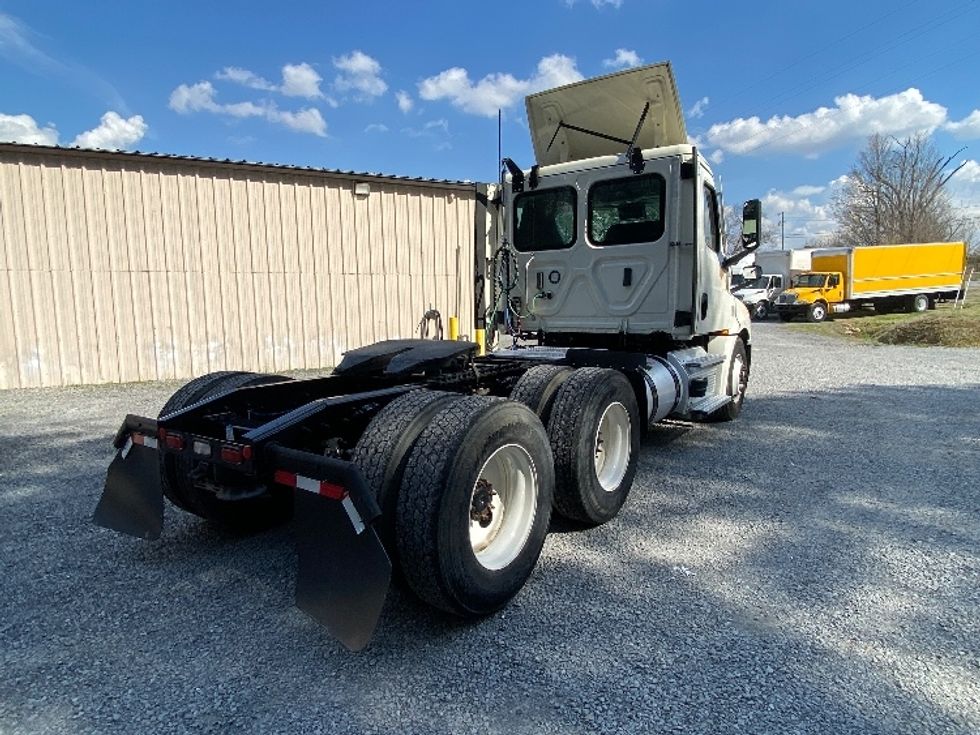 Day Cab Tractor-Heavy Duty Tractors-Freightliner-2021-T12664ST-Cleveland-TN-79,744\n\t\tmiles-$ 79,000 - Image 7