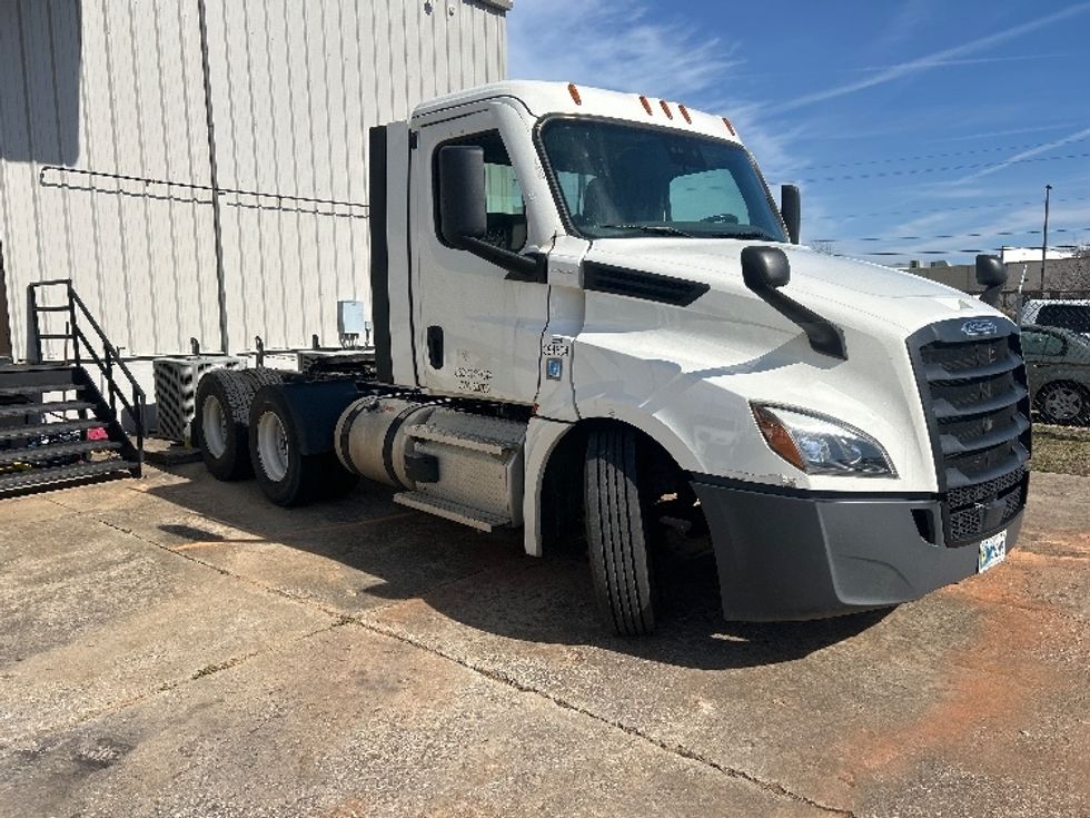 Day Cab Tractor-Heavy Duty Tractors-Freightliner-2021-T12664ST-Columbus-GA-229,477\n\t\tmiles-$ 68,250 - Image 1
