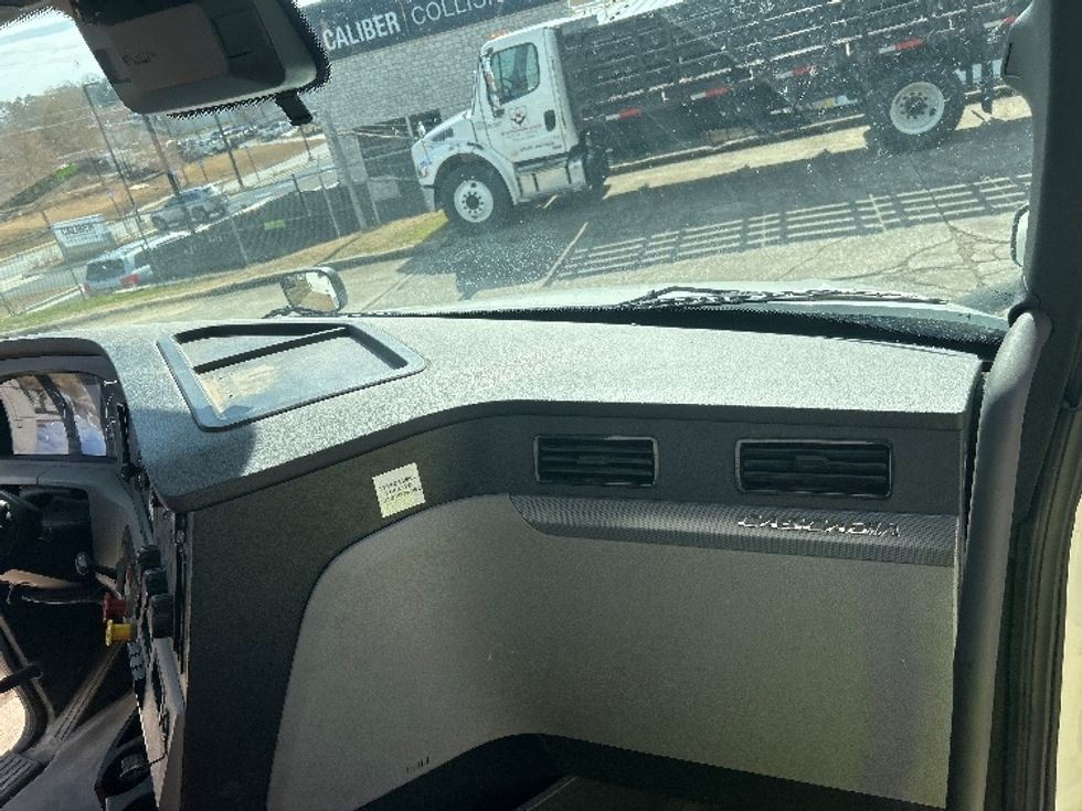 Day Cab Tractor-Heavy Duty Tractors-Freightliner-2021-T12664ST-Columbus-GA-229,477\n\t\tmiles-$ 68,250 - Image 13