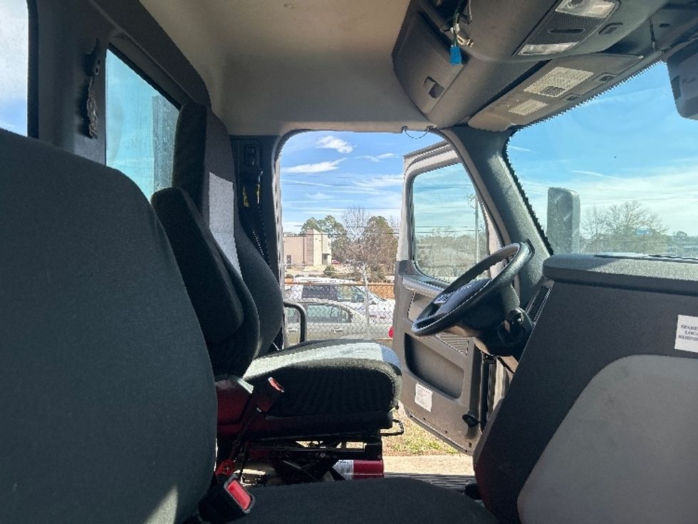 Day Cab Tractor-Heavy Duty Tractors-Freightliner-2021-T12664ST-Columbus-GA-229,477\n\t\tmiles-$ 68,250 - Image 14