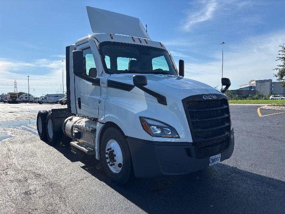 Day Cab Tractor-Heavy Duty Tractors-Freightliner-2021-T12664ST-Columbus-OH-173,309\n\t\tmiles-$ 69,500 - Image 1