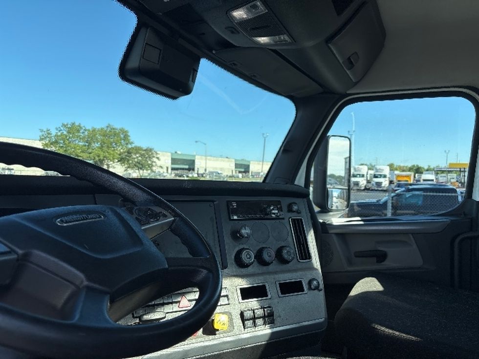 Day Cab Tractor-Heavy Duty Tractors-Freightliner-2021-T12664ST-Columbus-OH-173,309\n\t\tmiles-$ 69,500 - Image 10