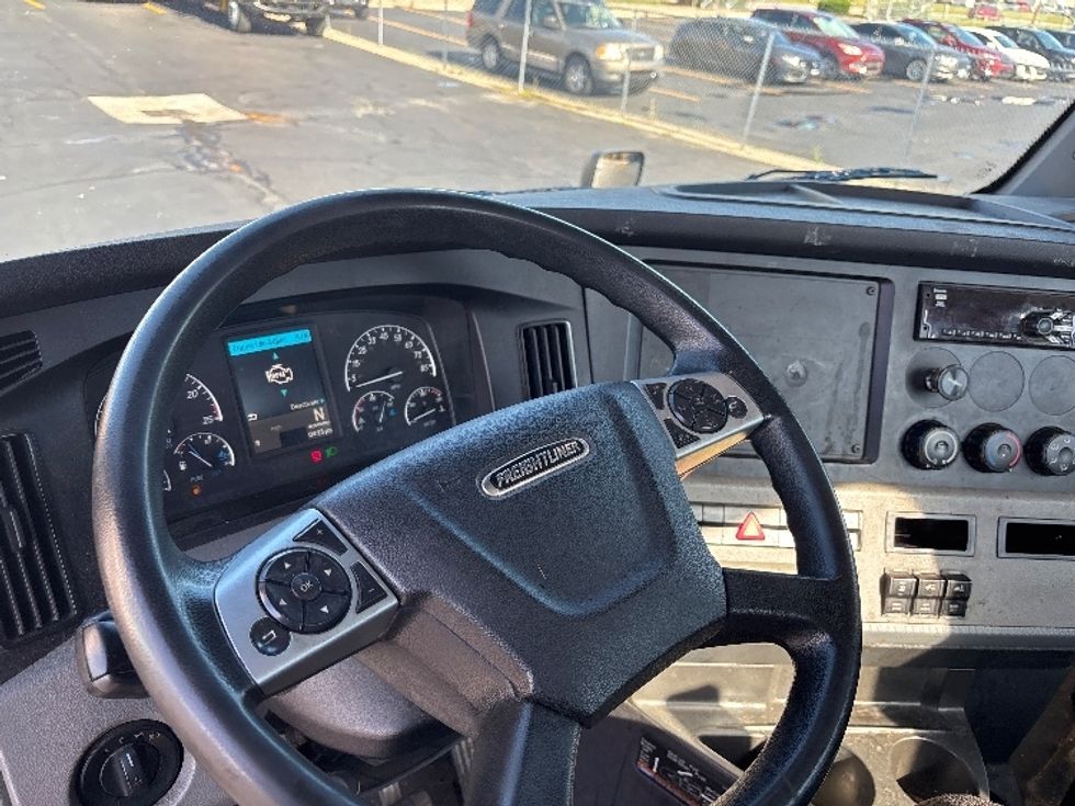 Day Cab Tractor-Heavy Duty Tractors-Freightliner-2021-T12664ST-Columbus-OH-173,309\n\t\tmiles-$ 69,500 - Image 11