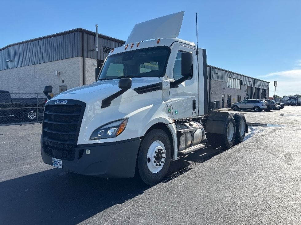 Day Cab Tractor-Heavy Duty Tractors-Freightliner-2021-T12664ST-Columbus-OH-173,309\n\t\tmiles-$ 69,500 - Image 3