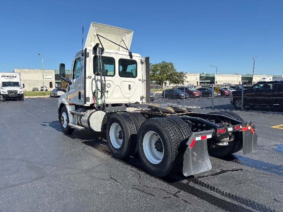 Day Cab Tractor-Heavy Duty Tractors-Freightliner-2021-T12664ST-Columbus-OH-173,309\n\t\tmiles-$ 69,500 - Image 5