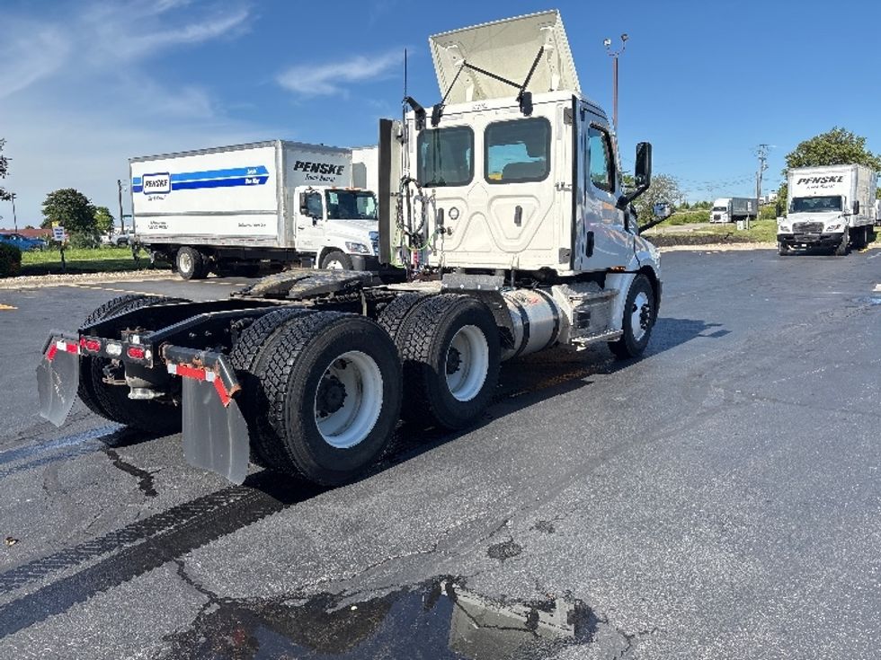 Day Cab Tractor-Heavy Duty Tractors-Freightliner-2021-T12664ST-Columbus-OH-173,309\n\t\tmiles-$ 69,500 - Image 7